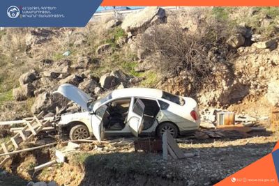 Ավտոմեքենան դուրս է եկել երթևեկելի գոտուց և հայտնվել ձորակում