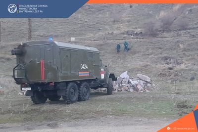 Спасатели убрали каменные глыбы: движение было восстановлено