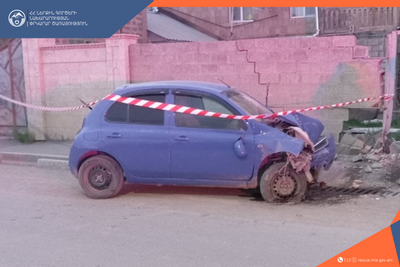 Ավտոմեքենան բախվել է պատին․ կա տուժած