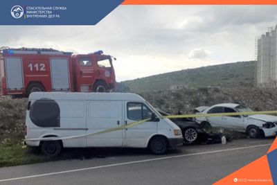 На автодороге Ереван-Севан столкнулись автомобили