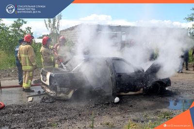 Пожарные-спасатели потушили пожар, вспыхнувший в автомобиле