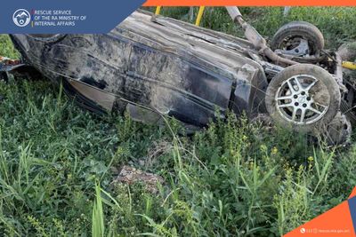 Car ran off the roadway and appeared in the middle of the field: there was one casualty