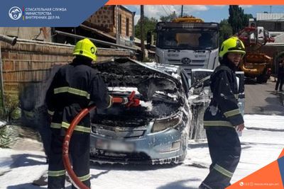 Пожарные-спасатели предотвратили распространение пожара, вспыхнувшего в автомобиле