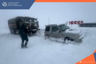 Դուրս են բերվել արգելափակված ավտոմեքենաներ, օգնություն է ցուցաբերվել քաղաքացիներին․ փրկարարներն ու ոստիկանները հանրապետության մի շարք միջպետական ավտոճանապարհներին ուժեղացված ծառայություն են իրականացնում