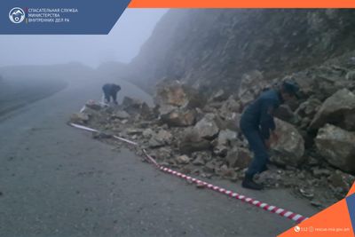 Камнепад на автодороге Сисиан-Лцен-Татев