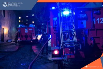 Пожар, вспыхнувший на проспекте Азатутян был потушен: пожарным-спасателям удалось предотвратить распространение пожара в сторону прилегающих зданий