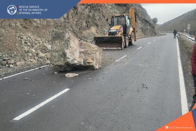 Rockfall on Hrazdan-Bjni roadway: the traffic flow was restored