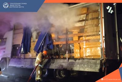 Спасатели потушили пожар, вспыхнувший в грузовике: пострадавших нет