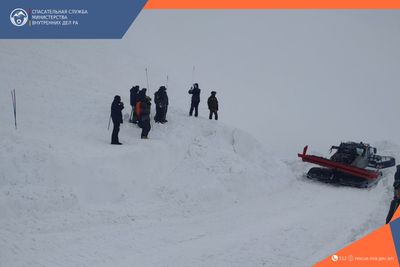 Спасатели обнаружили тело гражданина, оставшегося под снежной лавиной