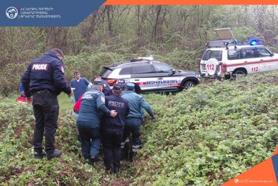 Փրկարարները և պարեկները ձորը գլորված մեքենայի վարորդին դուրս են բերել արգելափակումից․ նրա կյանքին վտանգ չի սպառնում