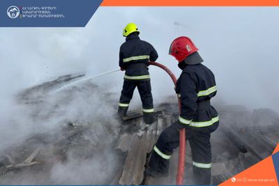 Հրդեհ տան տանիքում