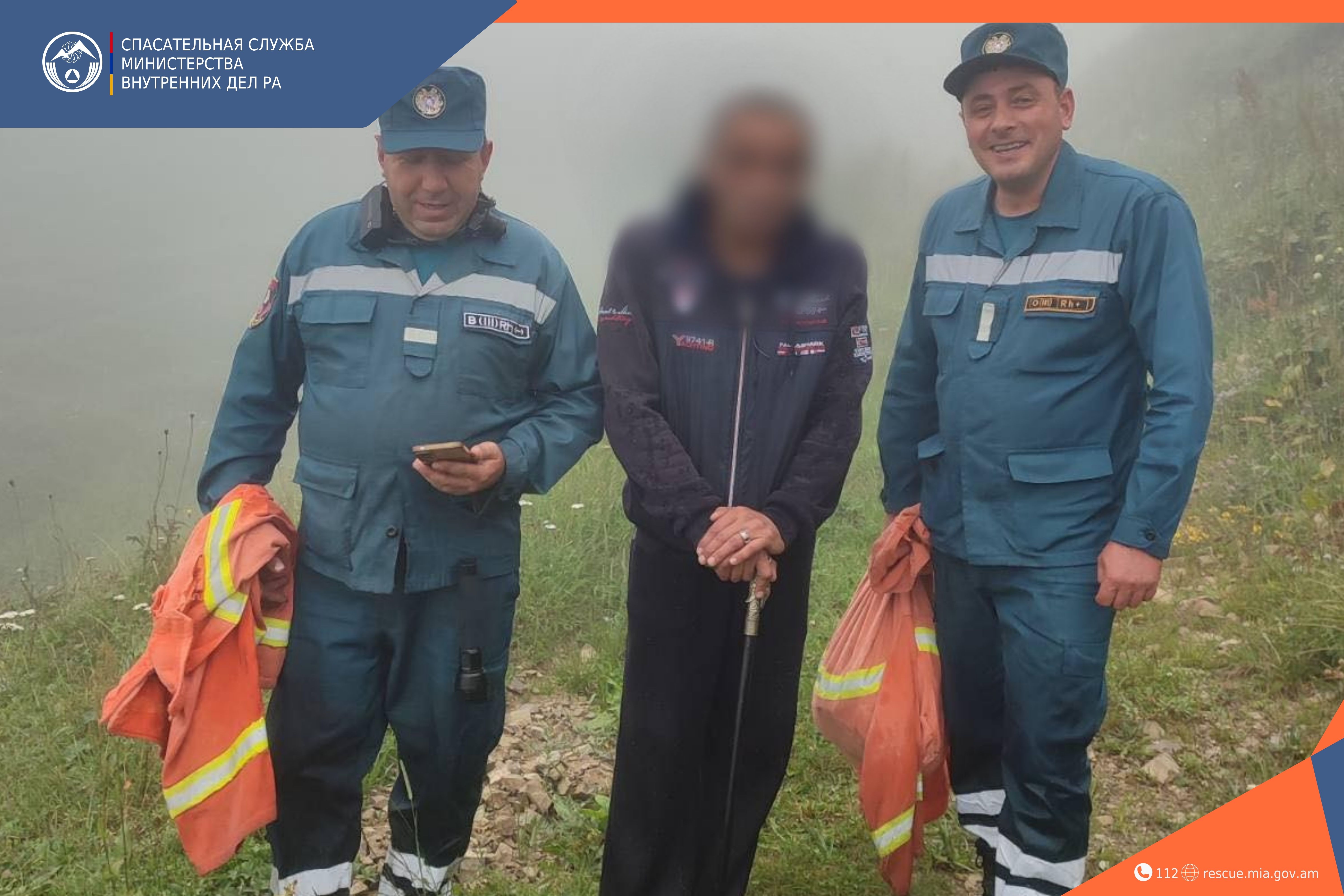 В результате поисково-спасательных работ спасатели обнаружили заблудившегося гражданина.
