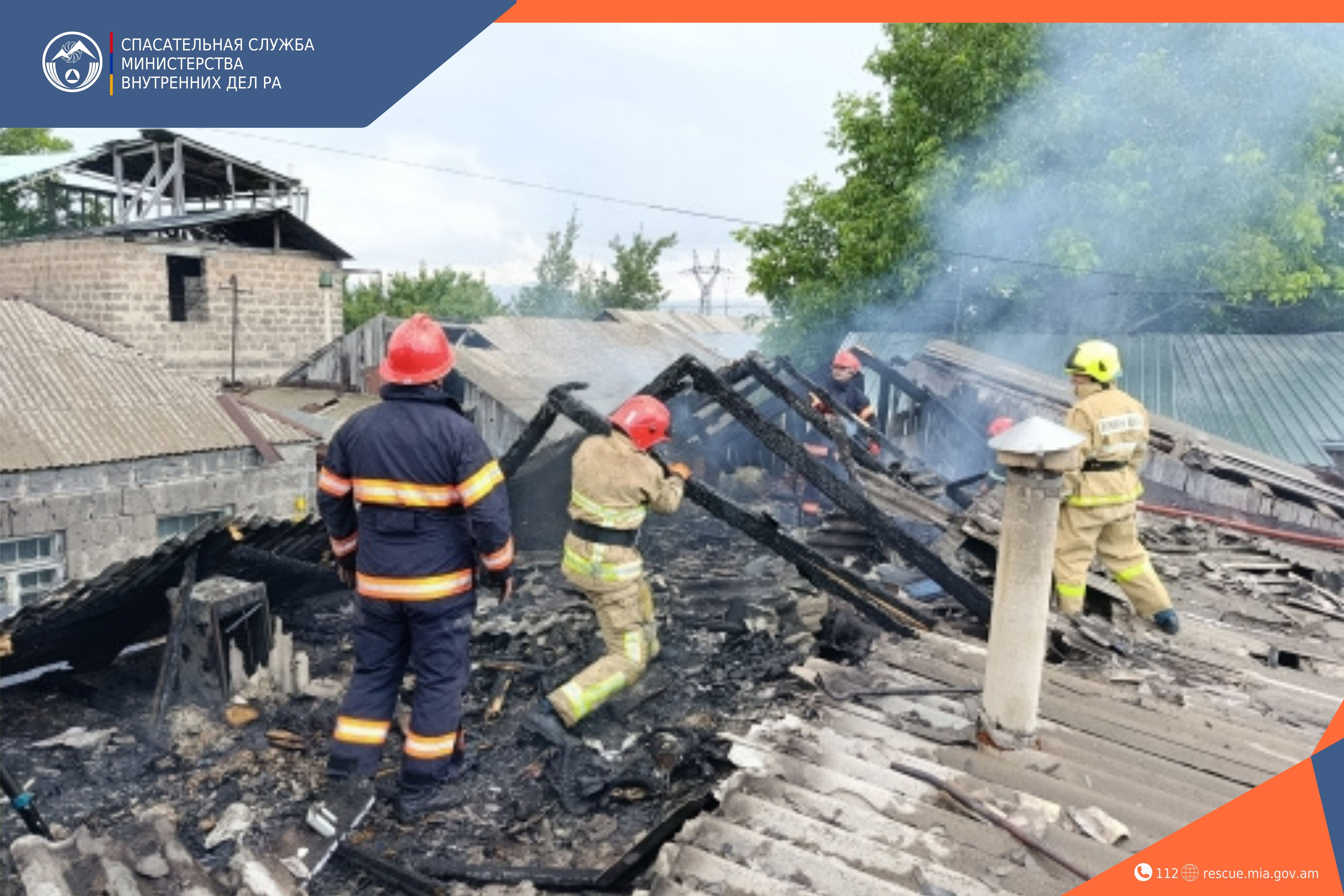 Пожарные-спасатели потушили пожар и предотвратили распространение